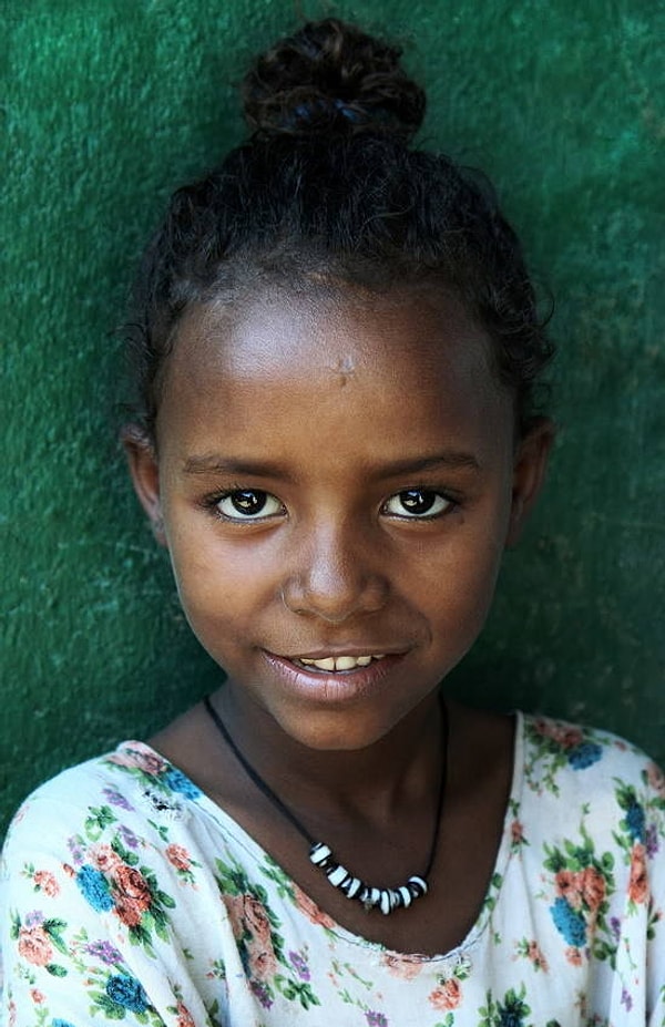 6. Местный чиновник сказал следующее: «Если бы не пришли львы, то все могло обернуться куда хуже. Часто девочек насилуют и бьют, принуждая выйти замуж. А иногда даже убивают».