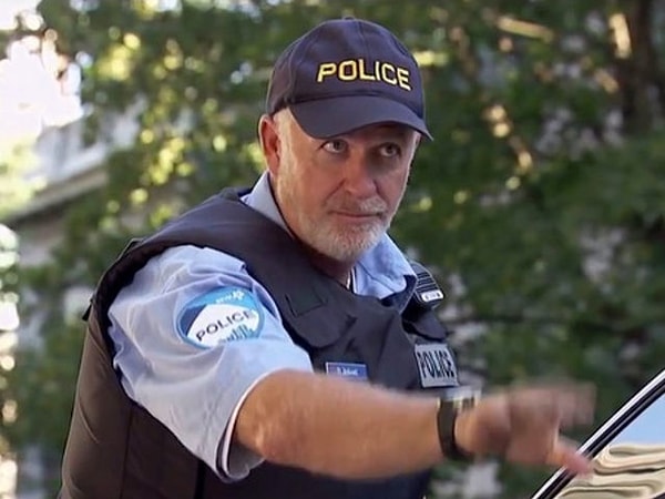 9. Что он, по-вашему, чувствует?