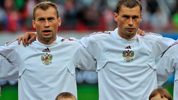 13. Близнецы могут добиться одинаковых больших успехов в спорте. Яркий пример - футболисты Алексей и Василий Березуцкие.