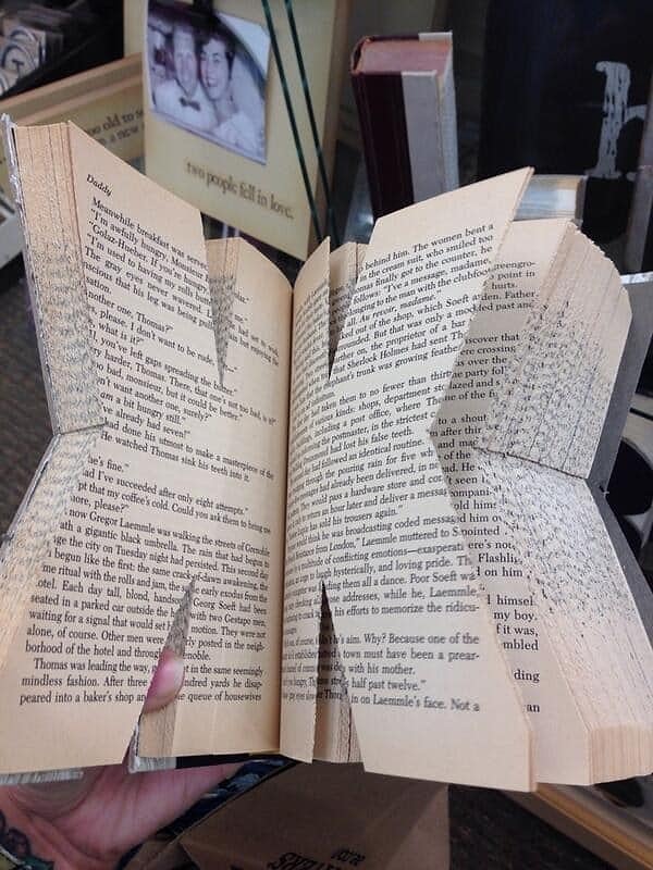 7. Веская причина для порчи печатной книги - сделать огромную букву К! И какое, интересно, применение вы найдете этому шедевру?