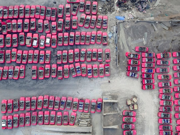 15. Так списанные машины такси готовят к переработке