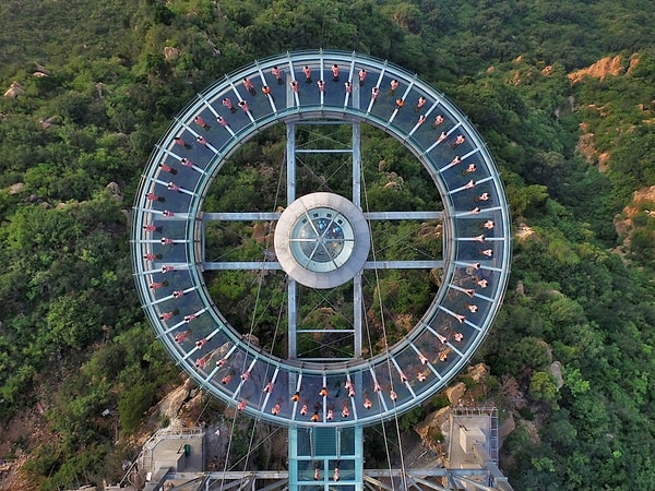 16. Практика йоги на видовой площадке возле Пекина