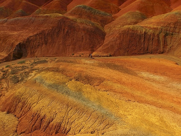 18. Национальный геопарк Чжанъе Данься известен своими скальными образованиями причудливого цвета