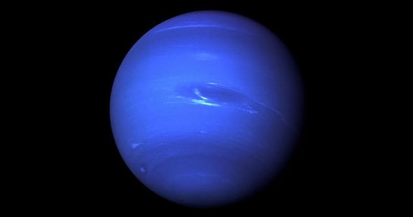 4. Нептун излучает больше тепла, чем получает