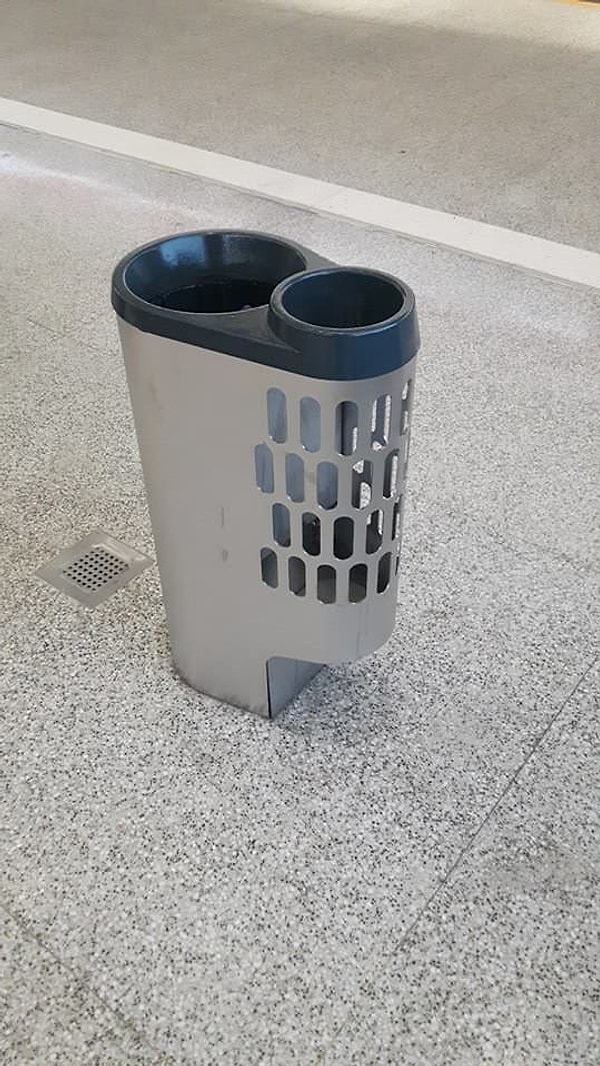 15. Даже обычные уличные урны оборудованы отсеком для бутылок и пластика