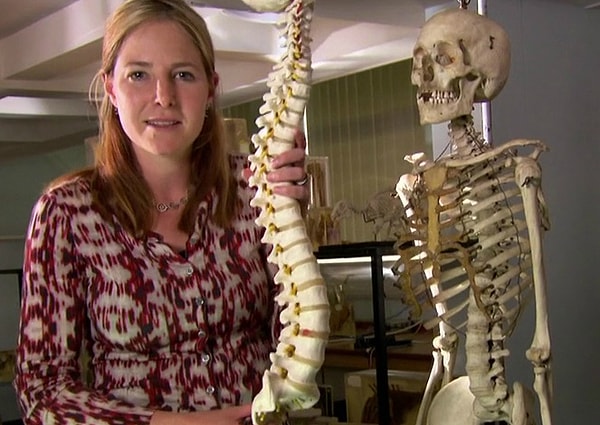 1. Ученый считает, что эволюция замедлилась, и чтобы выжить, уже не нужно быть сильнее других.