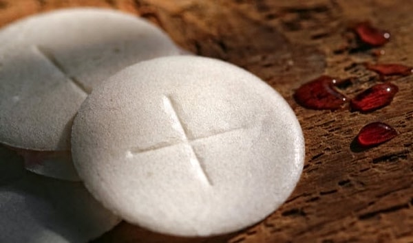 3. В Средние века католики обвиняли евреев в том, что они пытают хлеб