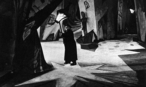35. Dr. Caligari'nin Muayenehanesi, 1920