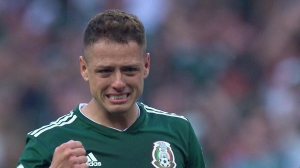 8. Фотография веры и страсти - мексиканский футболист Хавьер Эрнандес Балькасар👏