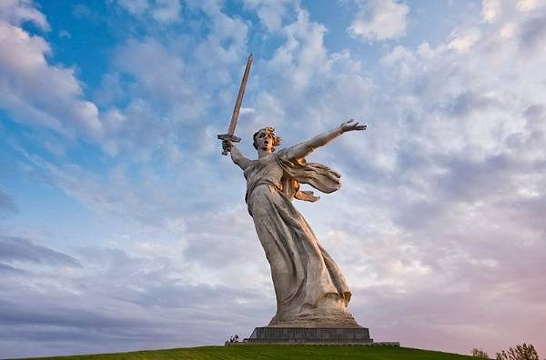 8. Вы, конечно же, узнали самую высокую статую Европы "Родина-мать". В каком городе она находится?