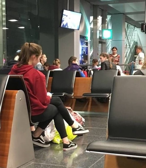 14. Трехногая девушка?