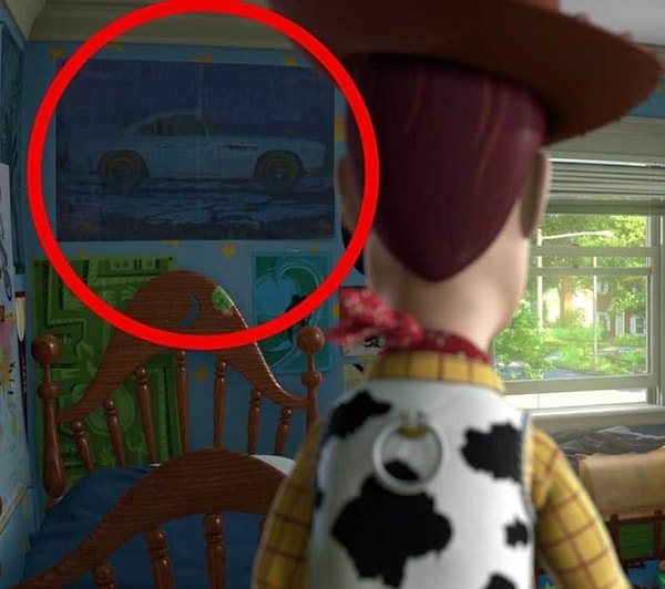 8. Постер Финна МакМиссла из "Тачек 2" (2011) висит в комнате Энди в мультфильме "История игрушек: Большой побег" (2010).