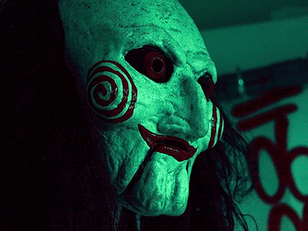 7. Судя по всему, создатели решили сымитировать съемочную площадку «Пилы», и, честно говоря, атмосфера пугает до мурашек.