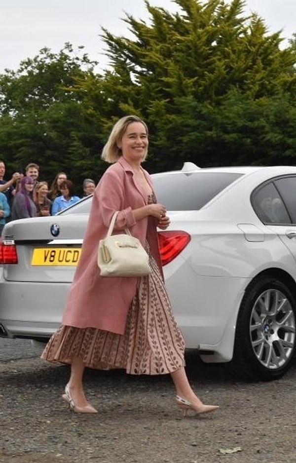 10. Конечно же, на торжество была приглашена Эмилия Кларк, исполнительница роли Дейенерис Таргариен