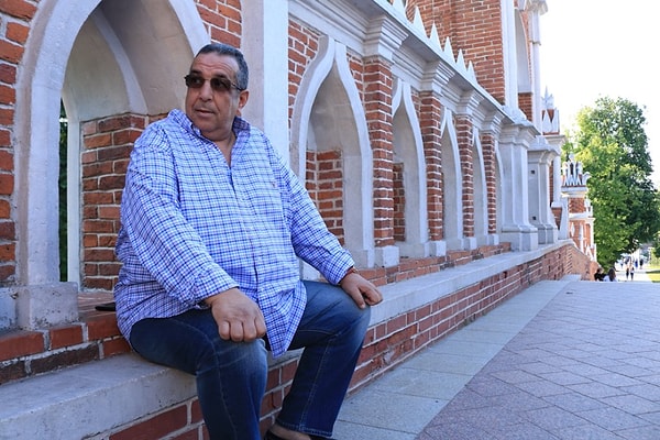 Ресторан, который изначально их не принял в качестве гостей, услышав слово «премьер-министр», сразу же нашел пустой столик...