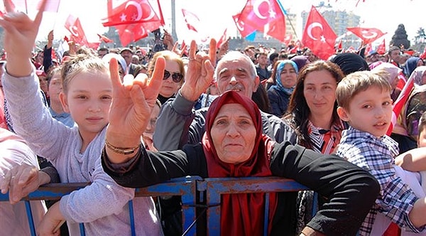 Bu sebeplerle MHP'nin tarihinde önemli yeri olan, ancak son 15 yılda düşük oy aldığı Kayseri, Konya, Yozgat, Çankırı, Kırşehir, Karadeniz şehirleri ve Doğu Anadolu'da başkanlıkta Reis'e oy verip parti de MHP'ye oy verecek AK Partililer de inanılmaz yüksek bir artış var.