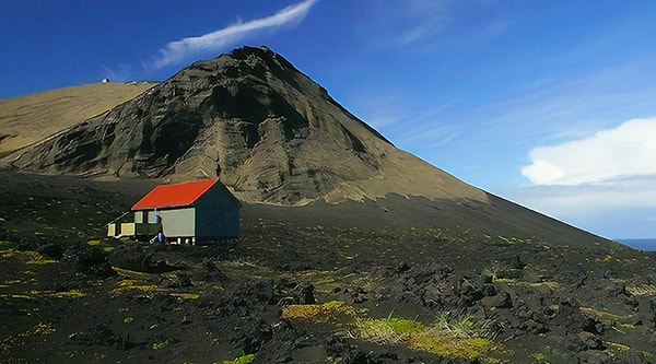 5. Таким образом, посещать это место может лишь пара учёных, что делает это локацию самой заброшенной и необитаемой на Земле.
