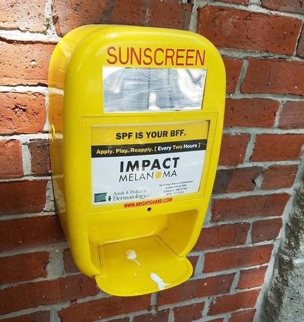 4. Солнцезащитный крем для всех желающих, чтобы вы могли насладиться прогулкой в парке даже в самые жаркие деньки.