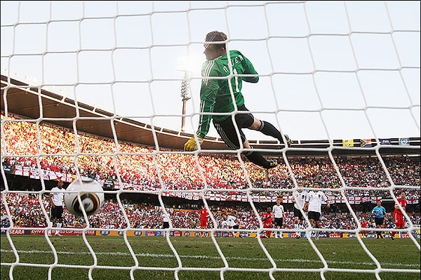 9. Как с зулусского языка можно перевести название мяча Jabulani, ставшего символом мундиаля в ЮАР 2010 года?