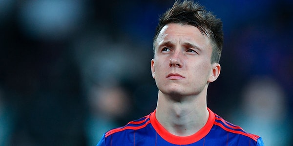 2. А как зовут игрока, изображенного на этом фото?