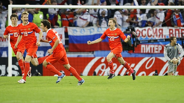 4. В каком году сборная России последний раз выходила из группы на крупном турнире?