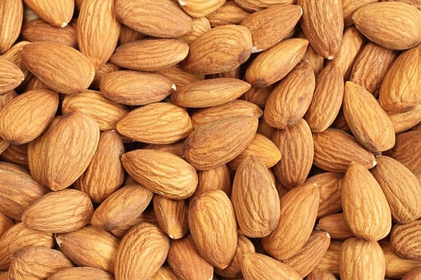 8. Миндаль растет на деревьях: