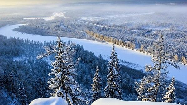 Sibirya, Kanada'dan daha fazla nüfusa ve zengin bir arazi yapısına sahip.