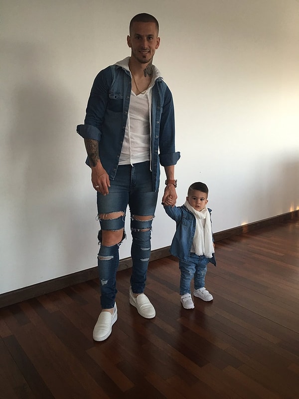 8. Аргентинцу Дарио Бенедетто очень идет "хулиганский" стиль. Он-то уж точно знает, что девушки любят плохих парней.