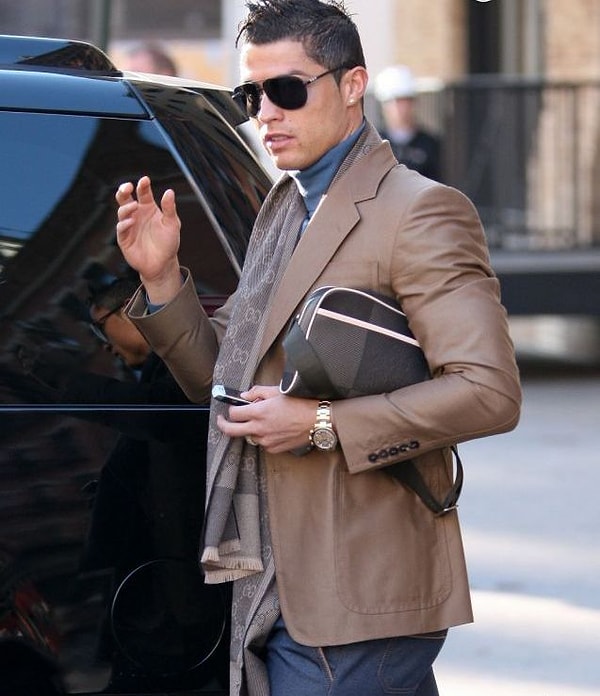 10. Португалец Криштиану Роналду создал собственный бренд одежды CR7. Нет сомнений, что его коллекция пользуется популярностью, ведь звезда "Реала" - один из самых стильных мужчин планеты.