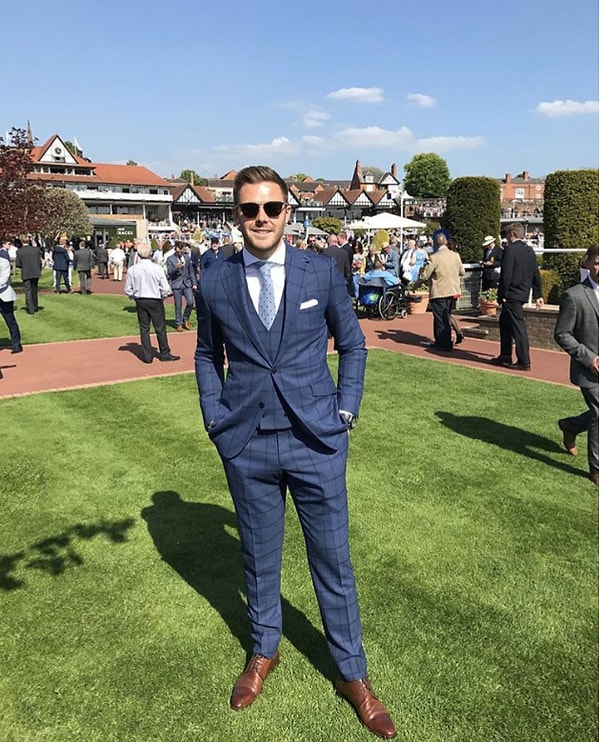 11. Англичанин Джек Батленд обожает классические костюмы.