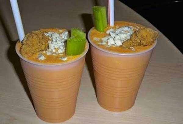 11. Хм... Коктейль со вкусом куриных крылышек?