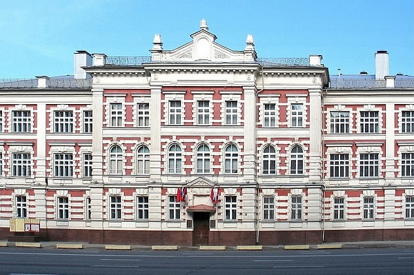 6. Московский государственный юридический университет им. Е.О. Кутафина также входит в число самых дорогих вузов страны - 342,5 тыс. рублей.