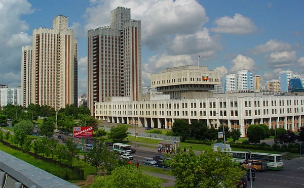 8. Обучение РАНХиГС при президенте РФ тоже не из дешевых - 310 тыс. рублей.