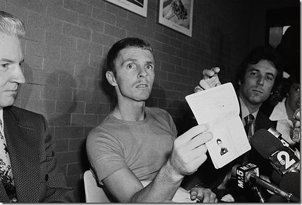 5. Билли Хэйс - сбежал из тюрьмы и стал писателем