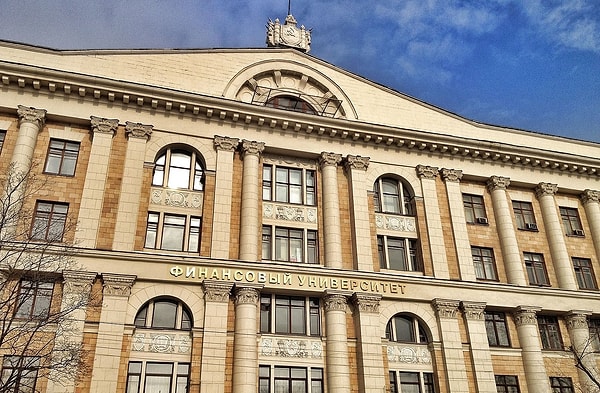 7. Годовое обучение в Финансовом университете при правительстве РФ обойдется в среднем в 315,4 тыс. рублей.