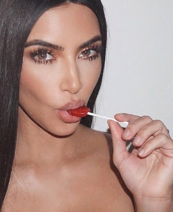 10. Звезда клянется, что не подправляла нос, однако если смотреть фото «до и после», все становится ясно само собой.