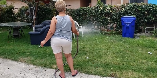 Annesinin Sigara İçmesine Engel Olmak İsteyen Gencin Bulduğu Efsane Çözüm