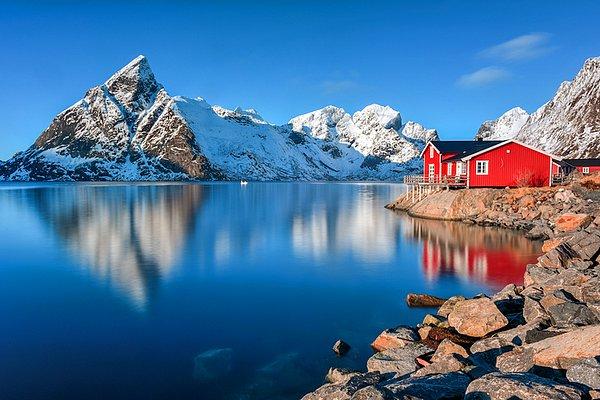 2. Çikolata kulübelerinden oluşan balıkçı köyünü Norveç, Lofoten adasında ziyaret edebilirsiniz.