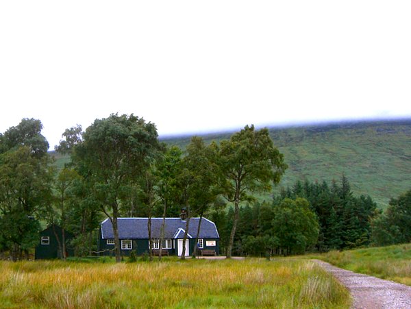 25. İskoçya'daki 85 yıllık Loch Ossian Otel'inde konaklamalısınız.