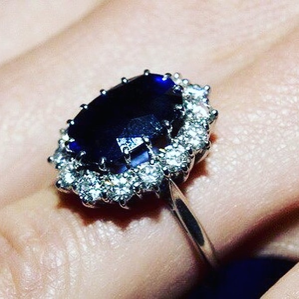 9. Кому принадлежало это легендарное ювелирное украшение?