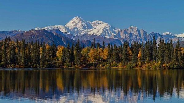 100. Alaska, ABD'de Haines'in büyülüyeci manzarasını deneyimlemelisiniz.