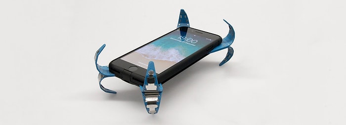 Herkesin İhtiyacı Olan Kılıf Üretildi: Bu Kılıf Sayesinde Telefonunuz Dört Bacak Üzerine Düşecek!