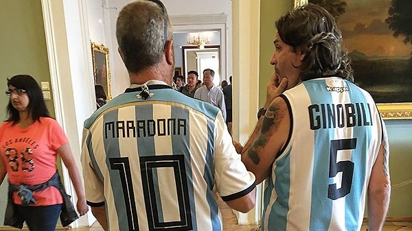 То многих других не особенно заботил их собственный внешний вид.