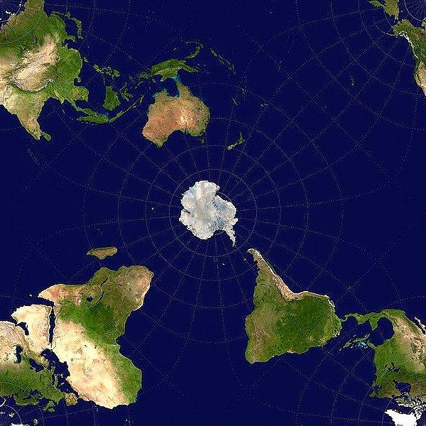 13. Antartika'nın gerçek boyutu.