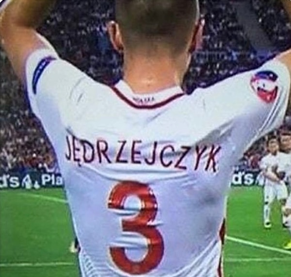 12. "Смотрю я, значит, Чемпионат мира по футболу, и тут какой-то мужик засвечивает мой пароль от Wi-Fi!"