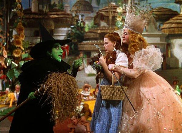 8. Margaret Hamilton, 'The Wizard of Oz'un çekimleri sırasında kötü şekilde yandı.