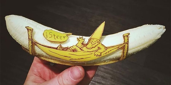 6. На своем сайте и страничке в Instagram он выкладывает новые работы и делится детялями процесса