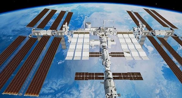 15. Uluslararası Uzay İstasyonu'nda aynı anda kaç astronot yaşayabilir?