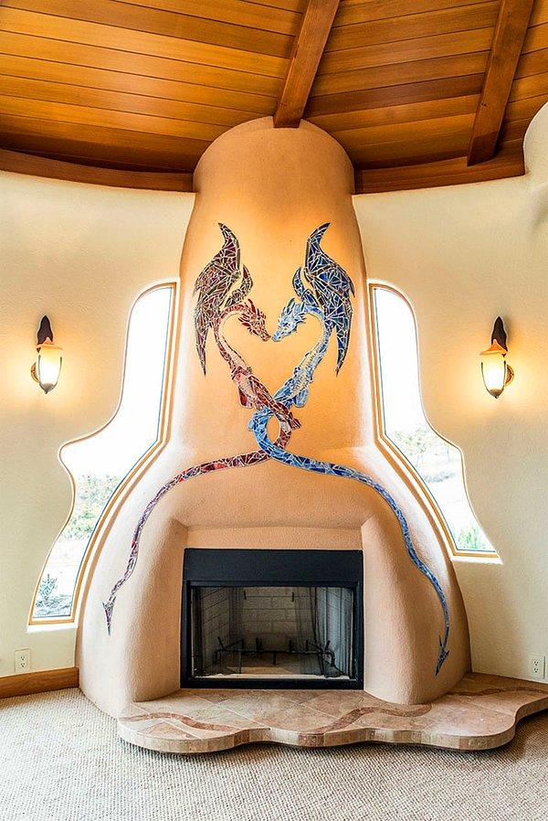 7. Ateş ve Buz tarzı mozaik ejderhalar, evi daha da karmaşık ve büyülü bir hale sürüklüyor.