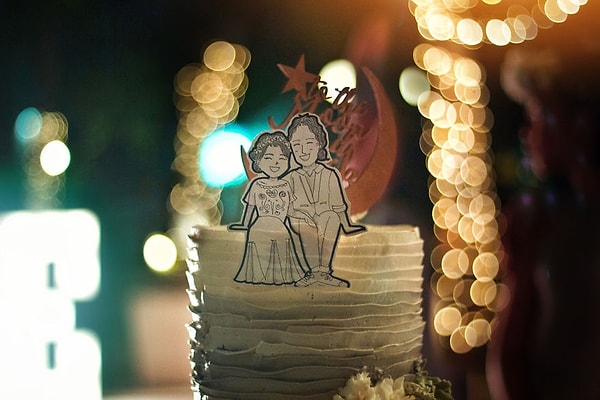 "Мы выбрали простой торт, украшенный настоящими цветами"